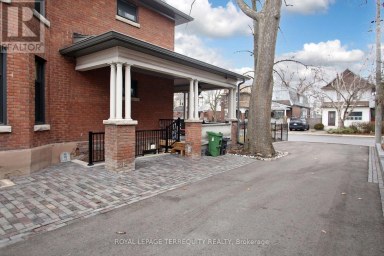 BSMT - 354 MAIN STREET Toronto (Woodbine-Lumsden) Ontario photo 1