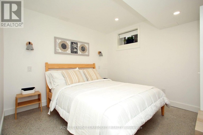 BSMT - 354 MAIN STREET, Toronto (Woodbine-Lumsden), Ontario, M4C4X7