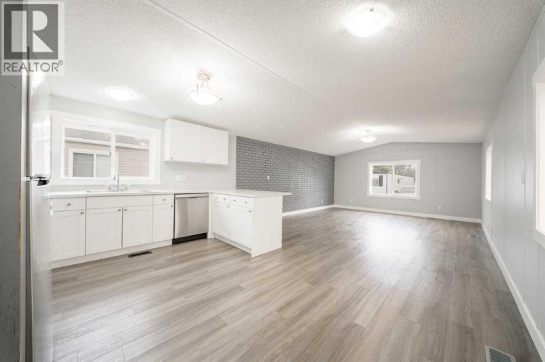 215, 6220 17 Avenue SE, Calgary, Alberta, T2A0W6