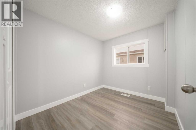 215, 6220 17 Avenue SE, Calgary, Alberta, T2A0W6