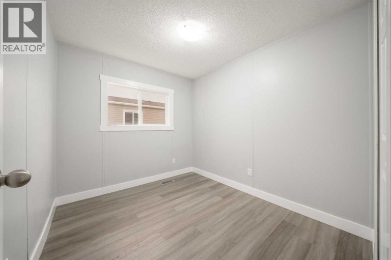 215, 6220 17 Avenue SE, Calgary, Alberta, T2A0W6