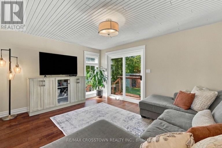 20 IDLEWOOD DRIVE, Springwater (Midhurst), Ontario, L9X0P6