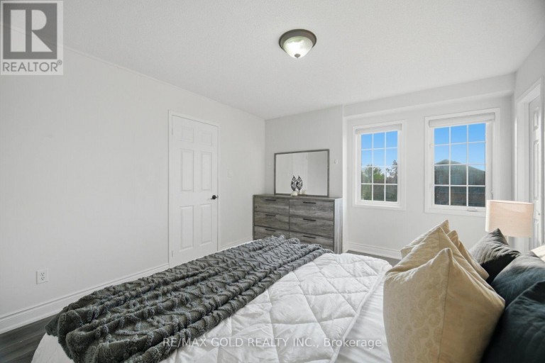 71 LEAGATE STREET, Brampton (Fletcher's Meadow), Ontario, L7A3J4