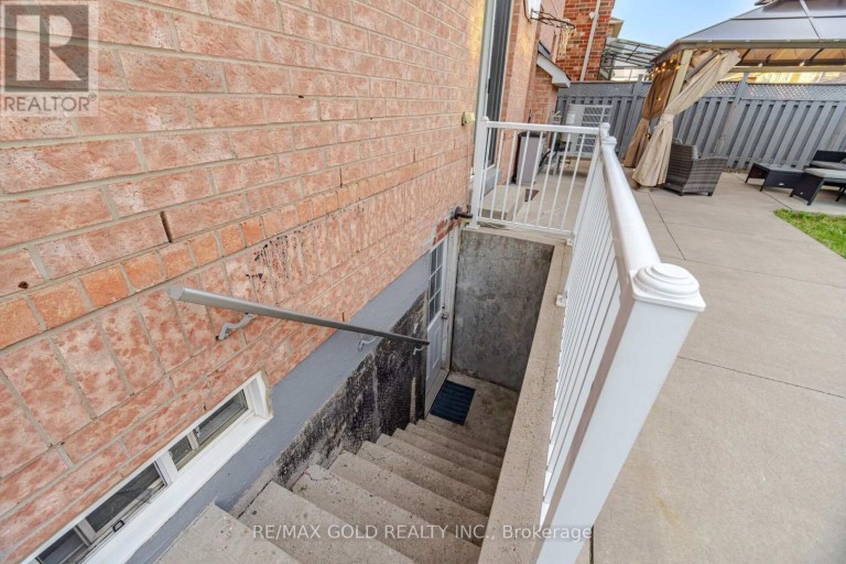 71 LEAGATE STREET, Brampton (Fletcher's Meadow), Ontario, L7A3J4