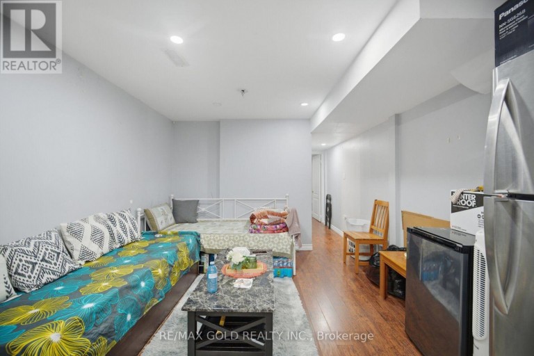 71 LEAGATE STREET, Brampton (Fletcher's Meadow), Ontario, L7A3J4