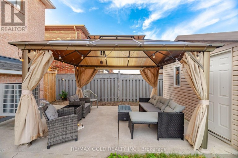 71 LEAGATE STREET, Brampton (Fletcher's Meadow), Ontario, L7A3J4