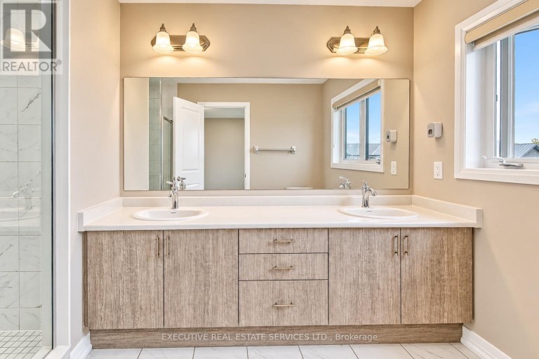 7 CROSSMORE CRESCENT, Cambridge, Ontario, N1S0C7