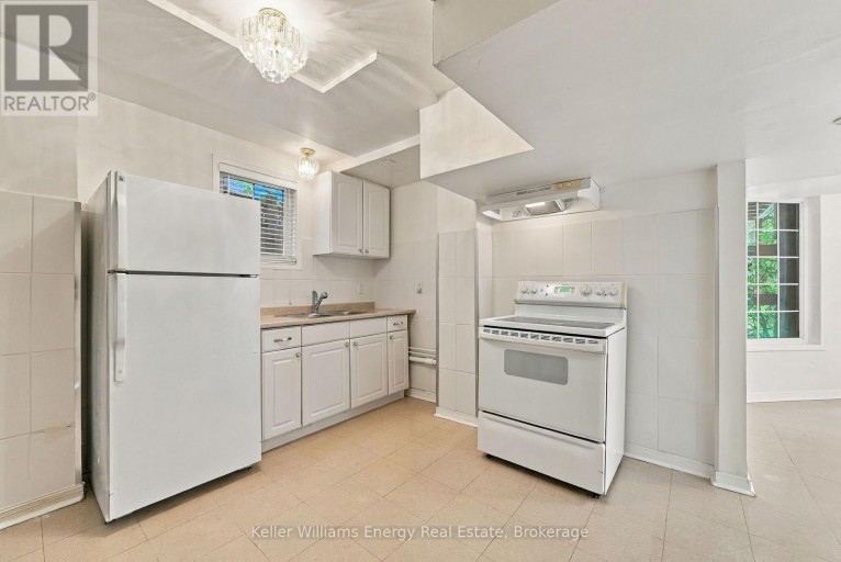 990 GLENBOURNE DRIVE, Oshawa (Pinecrest), Ontario, L1K2P9