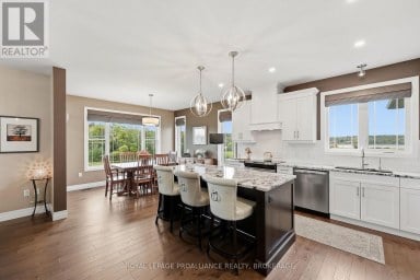 4 SANDSTONE COURT, Frontenac (Frontenac South) Ontario