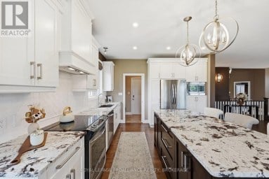4 SANDSTONE COURT, Frontenac (Frontenac South) Ontario