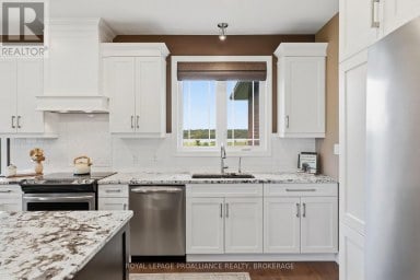 4 SANDSTONE COURT, Frontenac (Frontenac South) Ontario
