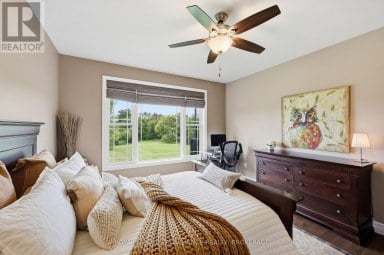 4 SANDSTONE COURT, Frontenac (Frontenac South) Ontario