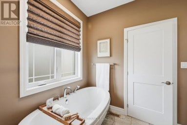 4 SANDSTONE COURT, Frontenac (Frontenac South) Ontario