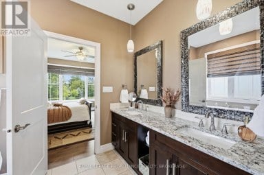 4 SANDSTONE COURT, Frontenac (Frontenac South) Ontario