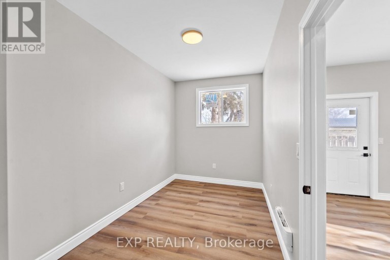 UNIT B - 81 ST CHARLES STREET, Belleville (Belleville Ward), Ontario, K8P2W5
