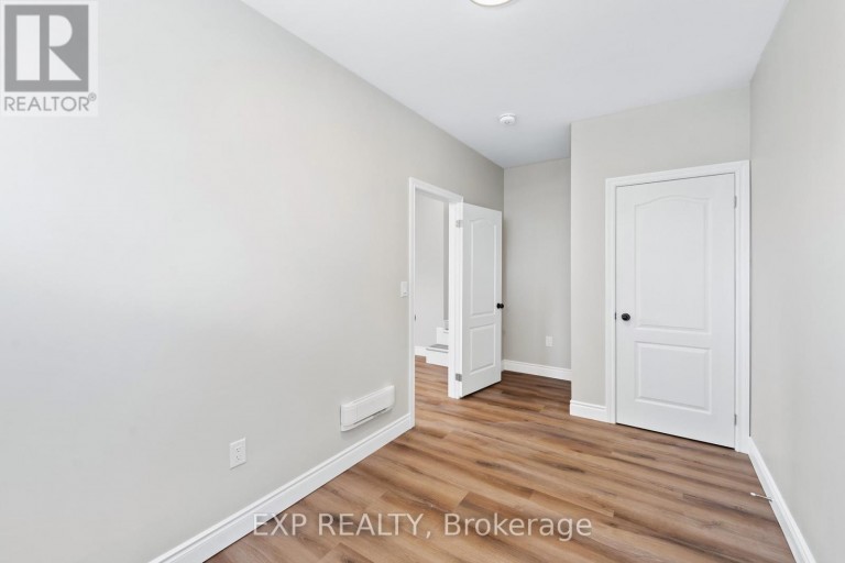 UNIT B - 81 ST CHARLES STREET, Belleville (Belleville Ward), Ontario, K8P2W5