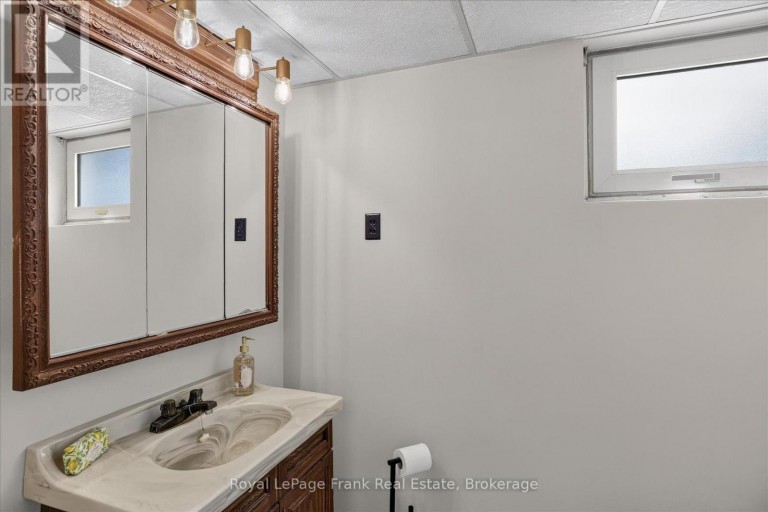948 ST PAULS STREET, Peterborough (Northcrest Ward 5), Ontario, K9H6J6