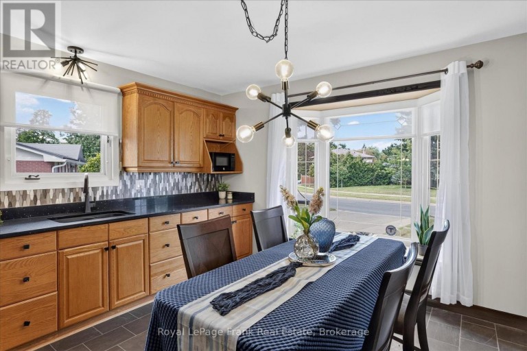 948 ST PAULS STREET, Peterborough (Northcrest Ward 5), Ontario, K9H6J6