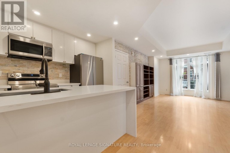 8 - 11 NIAGARA STREET, Toronto (Waterfront Communities), Ontario, M5V3N9