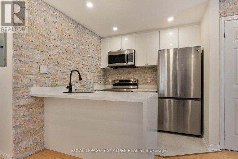 8 - 11 NIAGARA STREET, Toronto (Waterfront Communities), Ontario, M5V3N9