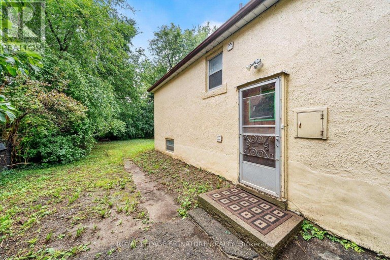 LOWER FLOOR - 17 PLEASANT AVENUE, Toronto (Newtonbrook West), Ontario, M2M1L8