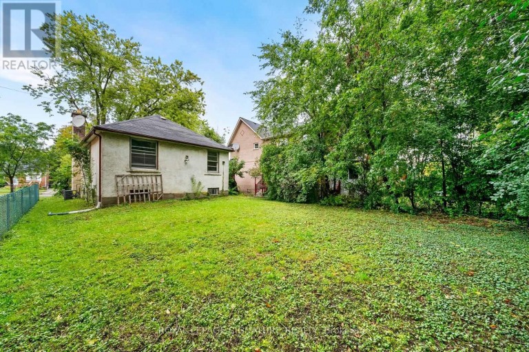 LOWER FLOOR - 17 PLEASANT AVENUE, Toronto (Newtonbrook West), Ontario, M2M1L8