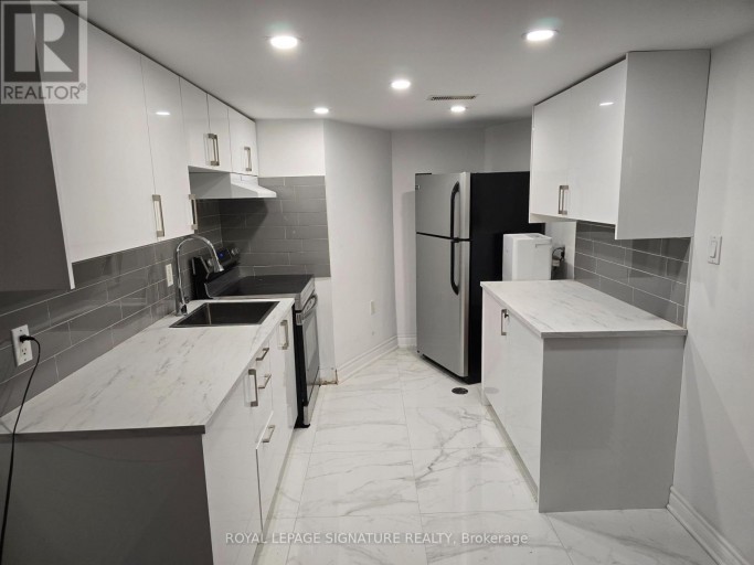 LOWER FLOOR - 17 PLEASANT AVENUE, Toronto (Newtonbrook West), Ontario, M2M1L8