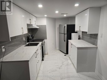 LOWER FLOOR - 17 PLEASANT AVENUE Toronto (Newtonbrook West) Ontario photo 3