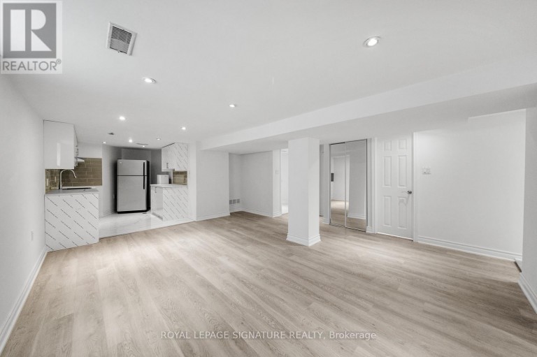 LOWER FLOOR - 17 PLEASANT AVENUE, Toronto (Newtonbrook West), Ontario, M2M1L8