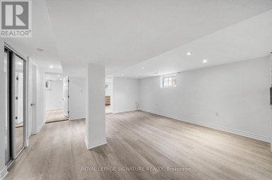 LOWER FLOOR - 17 PLEASANT AVENUE Toronto (Newtonbrook West) Ontario photo 8