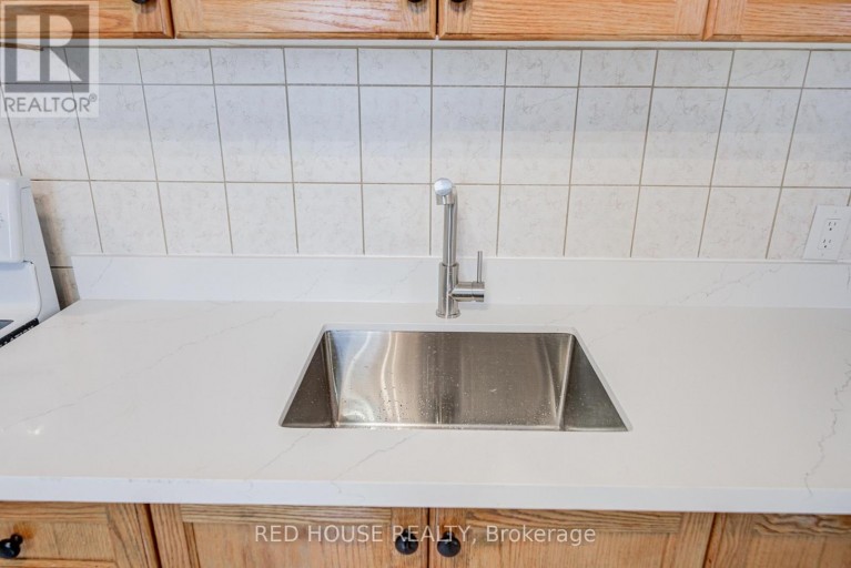 782 DUNDAS STREET W, Toronto (Trinity-Bellwoods), Ontario, M6J1V1
