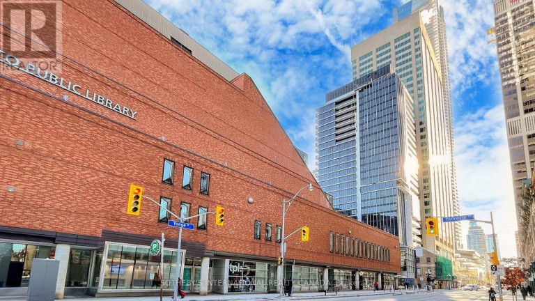 2112 - 11 YORKVILLE AVENUE, Toronto (Annex), Ontario, M4W0B7