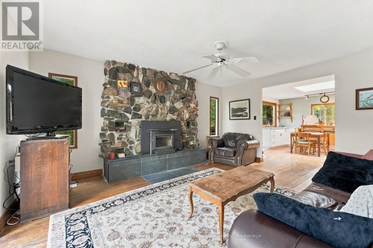1247 ENGLISH CIRCLE, Highlands East (Glamorgan), Ontario, K0M1R0