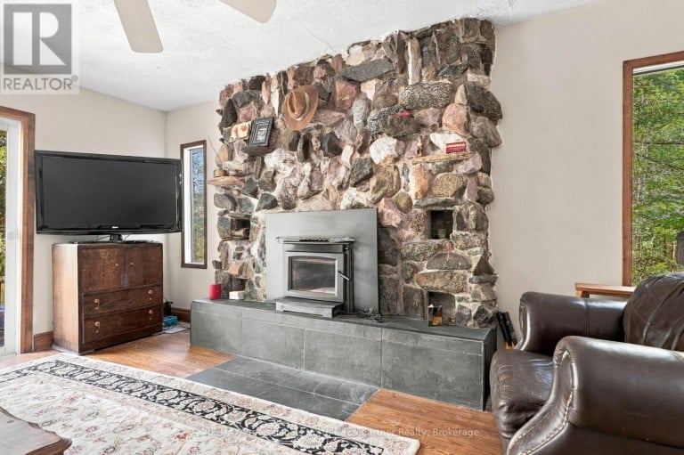 1247 ENGLISH CIRCLE, Highlands East (Glamorgan), Ontario, K0M1R0