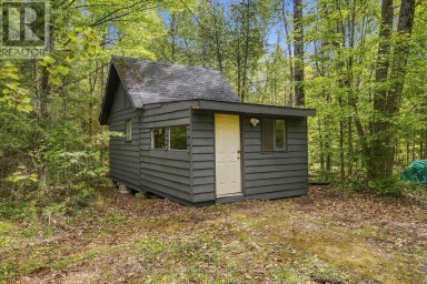 1247 ENGLISH CIRCLE Highlands East (Glamorgan) Ontario photo 24