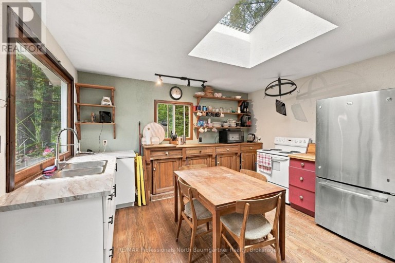 1247 ENGLISH CIRCLE, Highlands East (Glamorgan), Ontario, K0M1R0