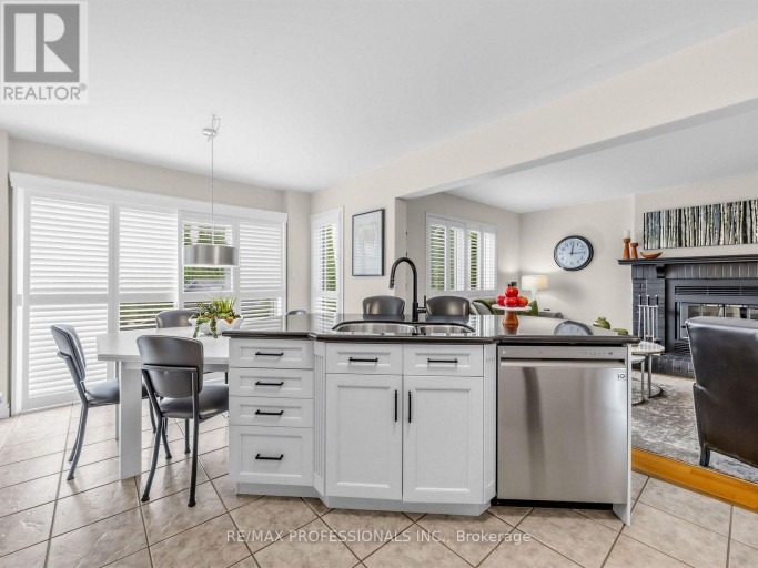 1025 MOORELANDS CRESCENT, Pickering (Rosebank), Ontario, L1W3K3