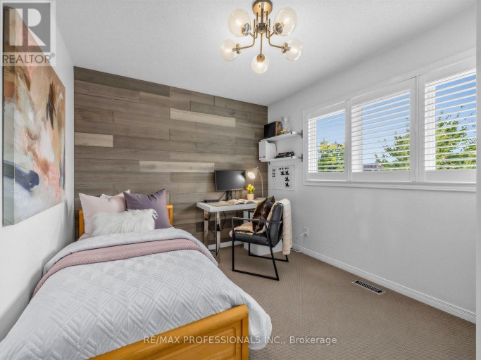 1025 MOORELANDS CRESCENT, Pickering (Rosebank), Ontario, L1W3K3