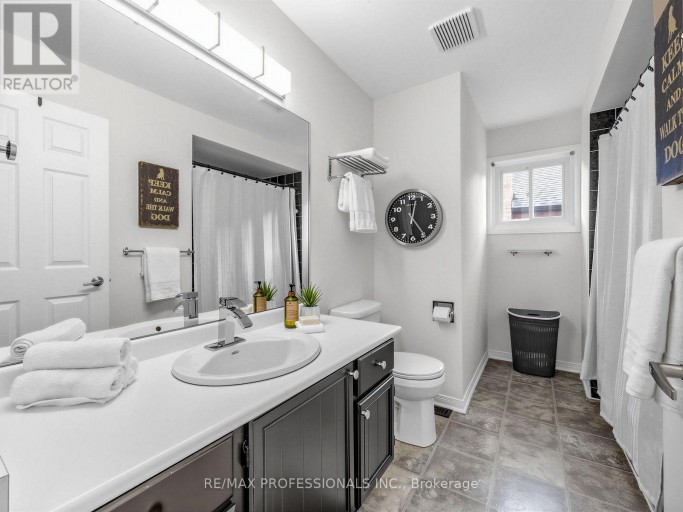 1025 MOORELANDS CRESCENT, Pickering (Rosebank), Ontario, L1W3K3