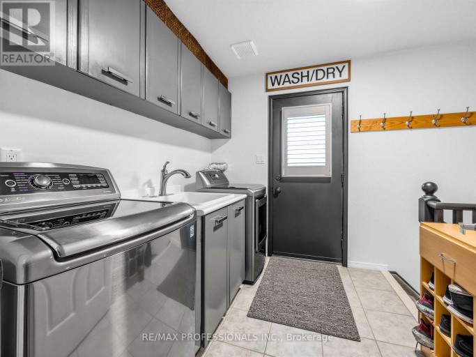 1025 MOORELANDS CRESCENT, Pickering (Rosebank), Ontario, L1W3K3