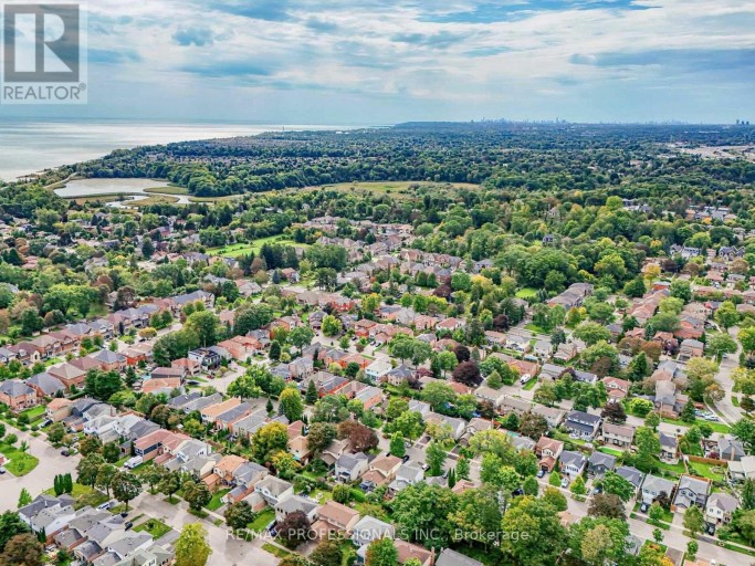 1025 MOORELANDS CRESCENT, Pickering (Rosebank), Ontario, L1W3K3