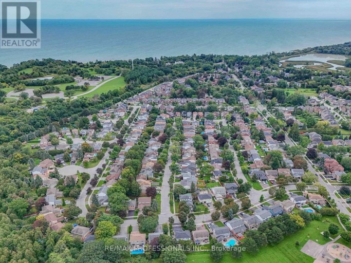 1025 MOORELANDS CRESCENT, Pickering (Rosebank), Ontario, L1W3K3