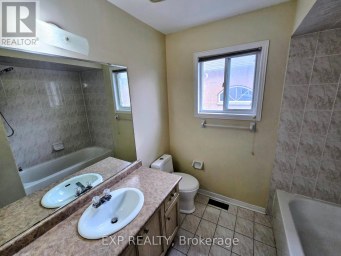UPPER - 384 FLAGSTONE WAY Newmarket (Woodland Hill) Ontario photo 12