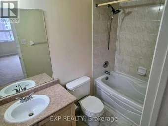 UPPER - 384 FLAGSTONE WAY Newmarket (Woodland Hill) Ontario photo 17
