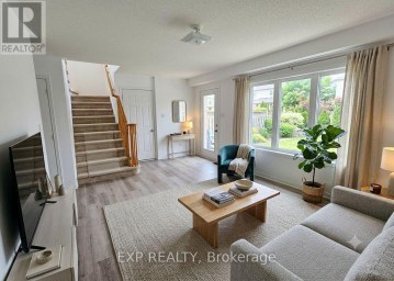 UPPER - 384 FLAGSTONE WAY Newmarket (Woodland Hill) Ontario photo 4
