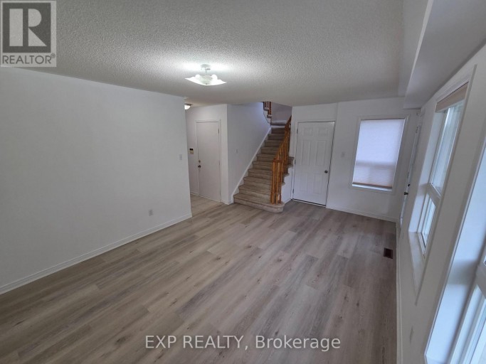 UPPER - 384 FLAGSTONE WAY, Newmarket (Woodland Hill), Ontario, L3X2R3
