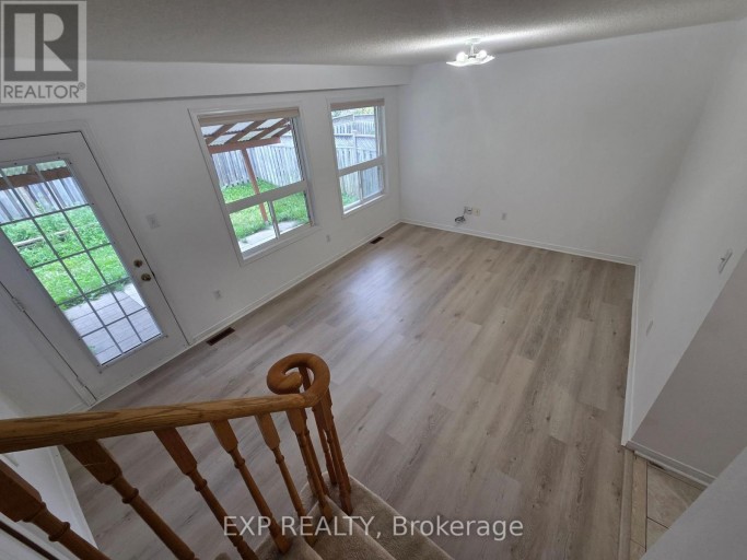 UPPER - 384 FLAGSTONE WAY, Newmarket (Woodland Hill), Ontario, L3X2R3