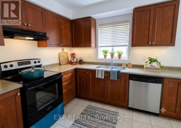 UPPER - 384 FLAGSTONE WAY Newmarket (Woodland Hill) Ontario photo 9