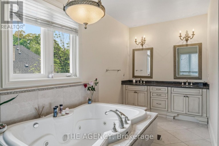 16 DEW DROP COURT, Vaughan, Ontario, L6A1E9
