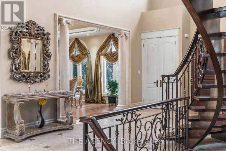 16 DEW DROP COURT, Vaughan, Ontario, L6A1E9